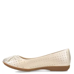 Women's Cliffs by White Mountain, Cheryl Flat